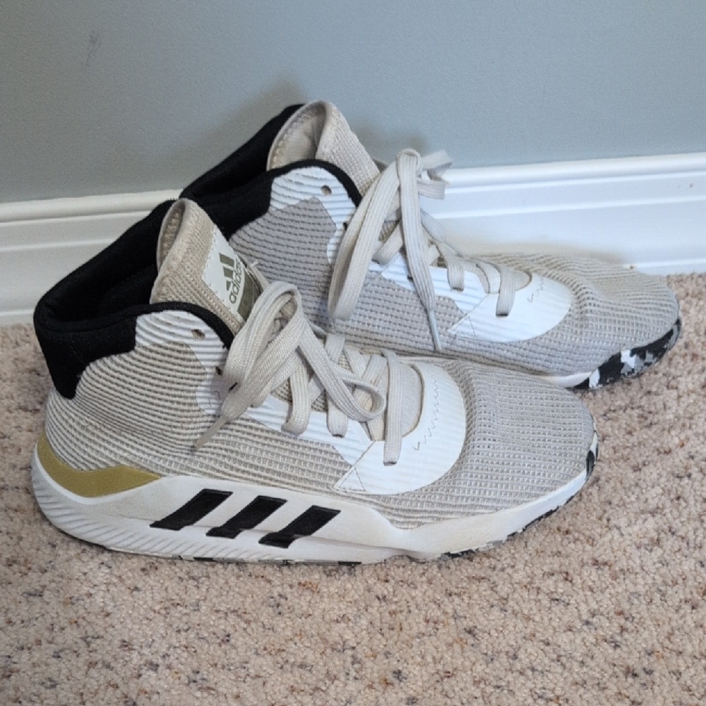 Adidas Pro Bounce Sz 8 Basketball Shoes Sneakers White Black Gold 2019